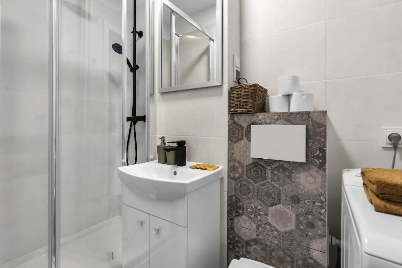 Warsaw City Center Studio - Park, Subway Nearby - By Rentujemy Apartment